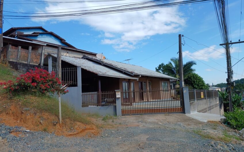 RESIDÊNCIA / ESQUINA –   DESOCUPADA