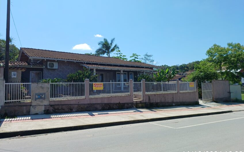 EXCELENTE RESIDÊNCIA de 160 m ² com TERRENO de 674 m²