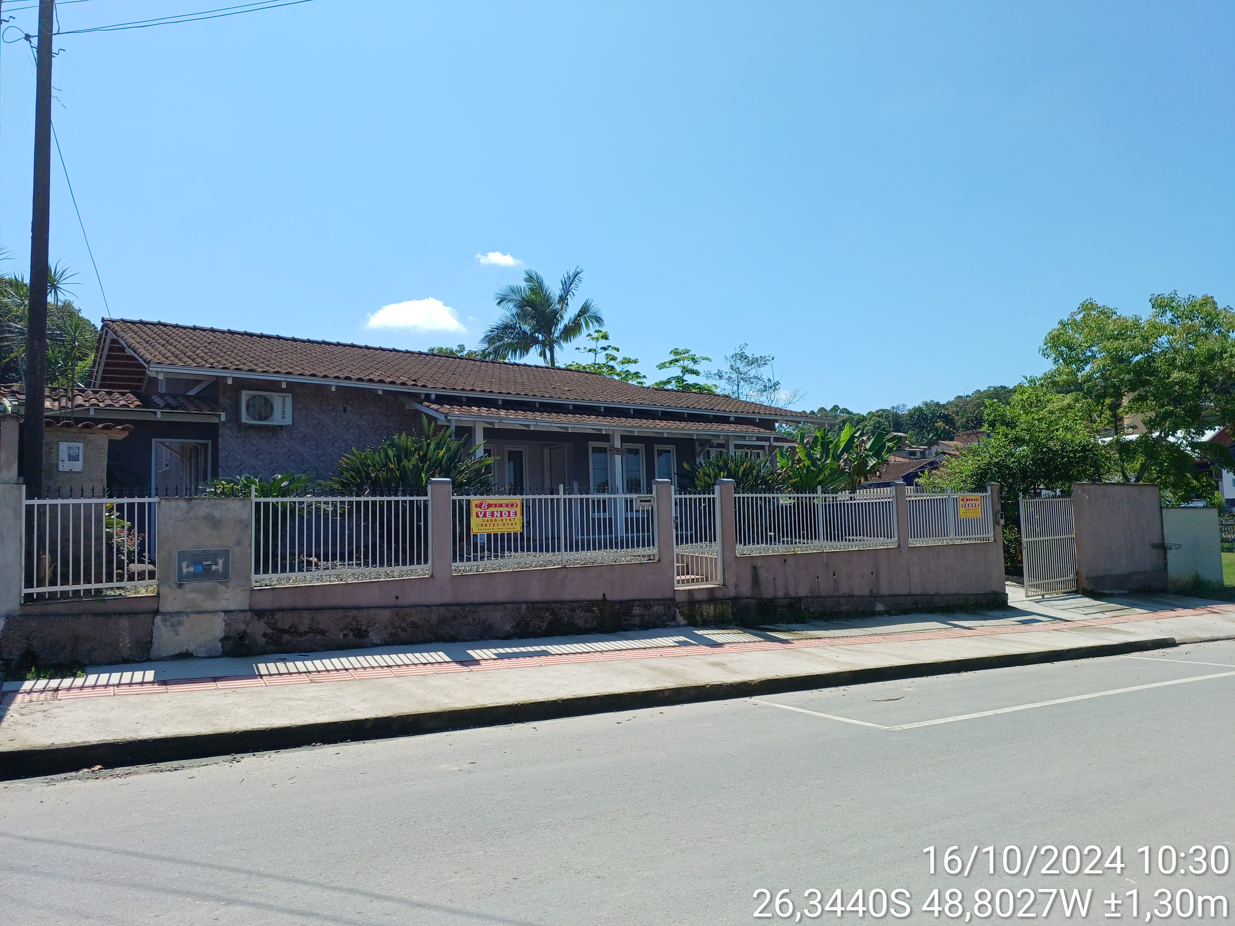 EXCELENTE RESIDÊNCIA de 160 m ² com TERRENO de 674 m²