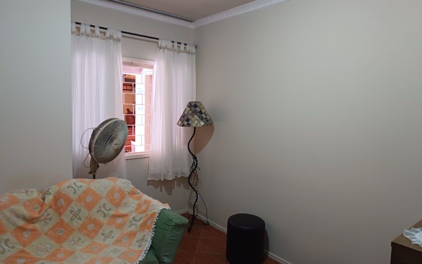 EXCELENTE RESIDÊNCIA de 160 m ² com TERRENO de 674 m²