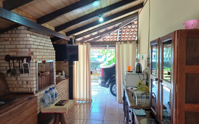 EXCELENTE RESIDÊNCIA de 160 m ² com TERRENO de 674 m²