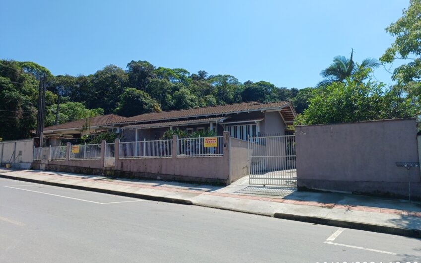 EXCELENTE RESIDÊNCIA de 160 m ² com TERRENO de 674 m²