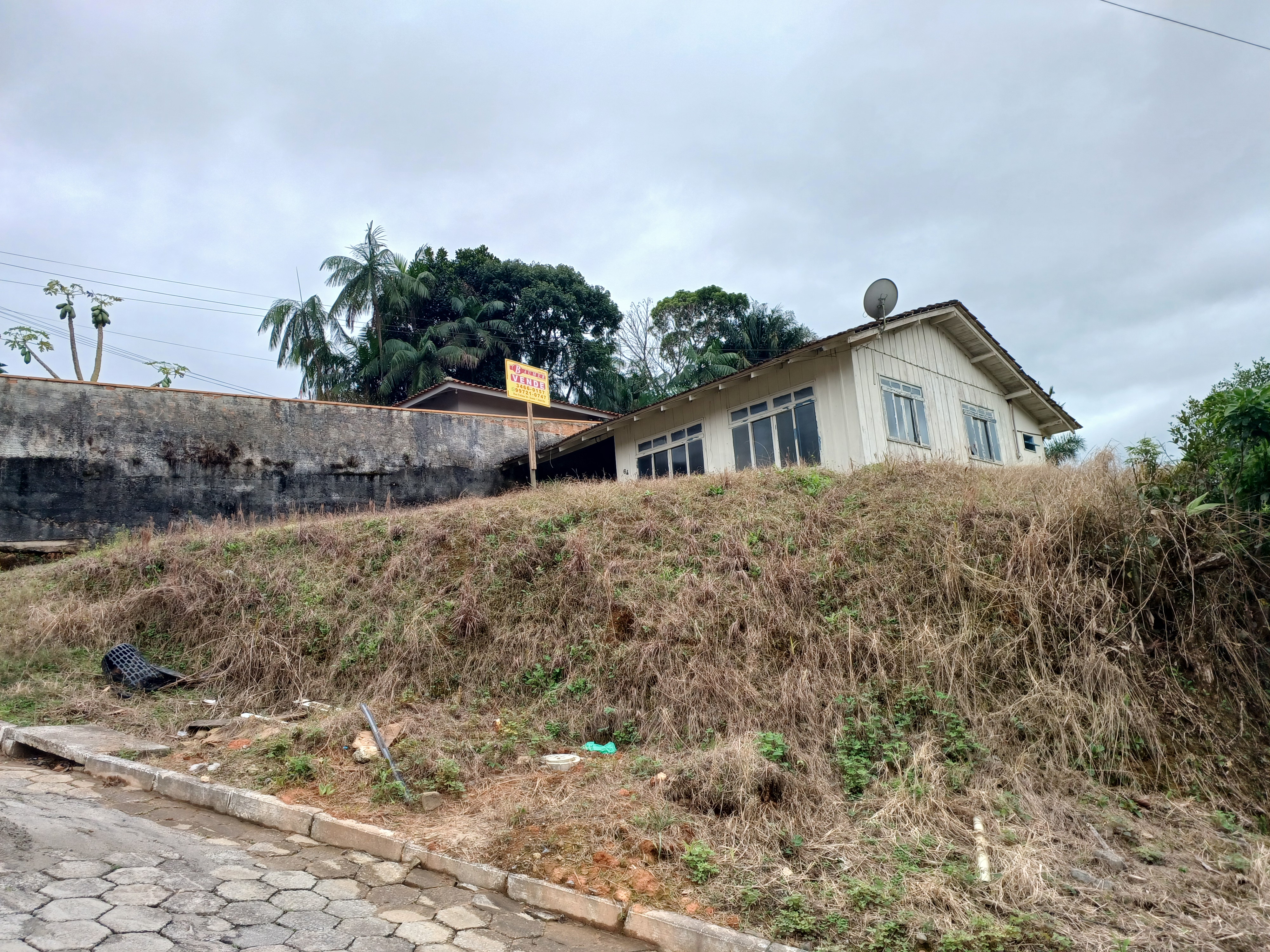 TERRENO = 677,10 m² - 2 FRENTES - Bairro JOÃO COSTA