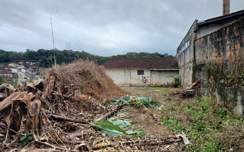TERRENO = 677,10 m² – 2 FRENTES – Bairro JOÃO COSTA