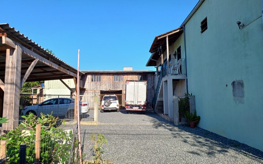 EXCELENTE SOBRADO RESIDENCIAL / COMERCIAL  – TERRENO DE ESQUINA – 892 m²