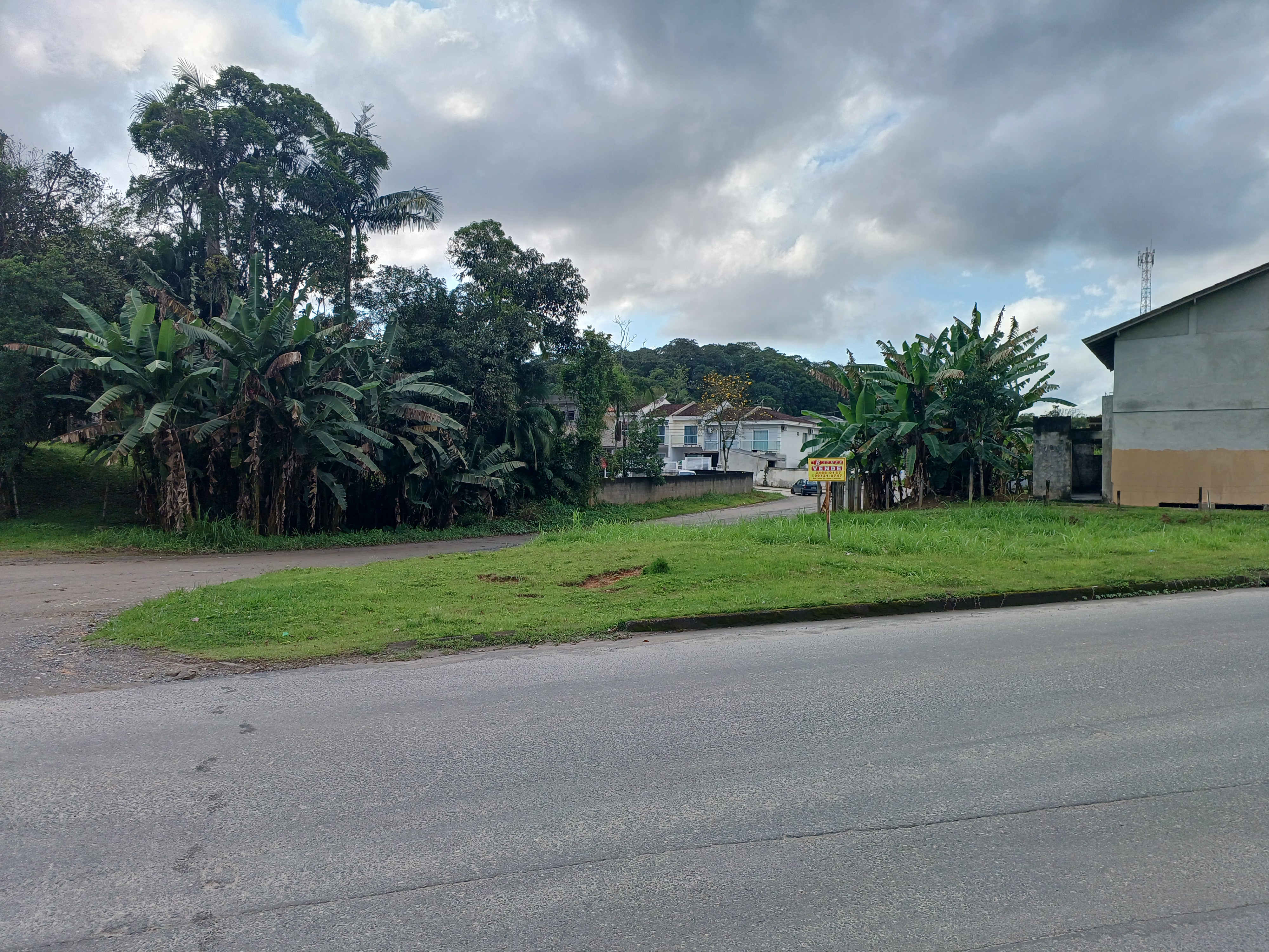 TERRENO = 485 m ² -  ESQUINA - ASFALTO - BAIRRO ITAUM