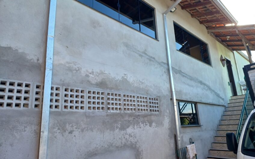 EXCELENTE SOBRADO RESIDENCIAL / COMERCIAL  – TERRENO DE ESQUINA – 892 m²
