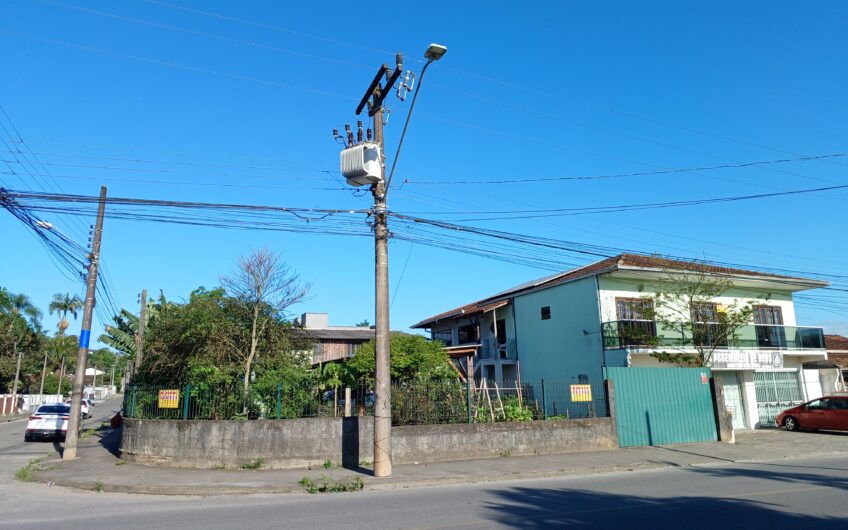 EXCELENTE SOBRADO RESIDENCIAL / COMERCIAL  – TERRENO DE ESQUINA – 892 m²