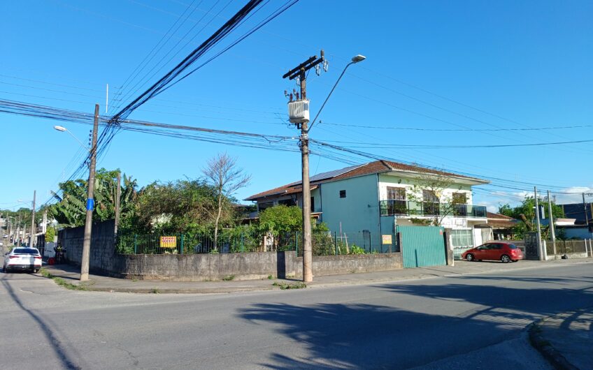 EXCELENTE SOBRADO RESIDENCIAL / COMERCIAL  – TERRENO DE ESQUINA – 892 m²