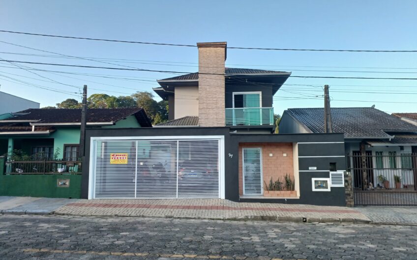 EXCELENTE SOBRADO RESIDENCIAL / ÁREA DE FESTAS / PISCINA