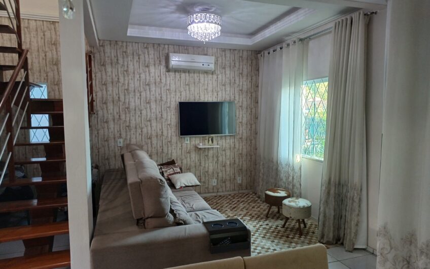 EXCELENTE SOBRADO RESIDENCIAL / ÁREA DE FESTAS / PISCINA