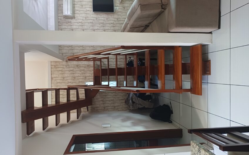 EXCELENTE SOBRADO RESIDENCIAL / ÁREA DE FESTAS / PISCINA