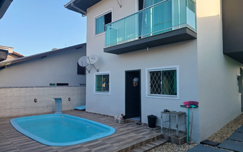 EXCELENTE SOBRADO RESIDENCIAL / ÁREA DE FESTAS / PISCINA