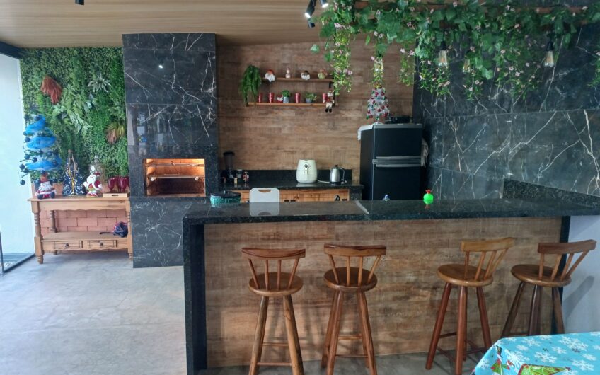 EXCELENTE SOBRADO RESIDENCIAL / ÁREA DE FESTAS / PISCINA