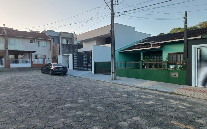 EXCELENTE SOBRADO RESIDENCIAL / ÁREA DE FESTAS / PISCINA