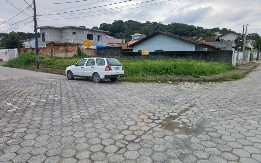 TERRENO DE ESQUINA – RUAS PAVIMENTADAS