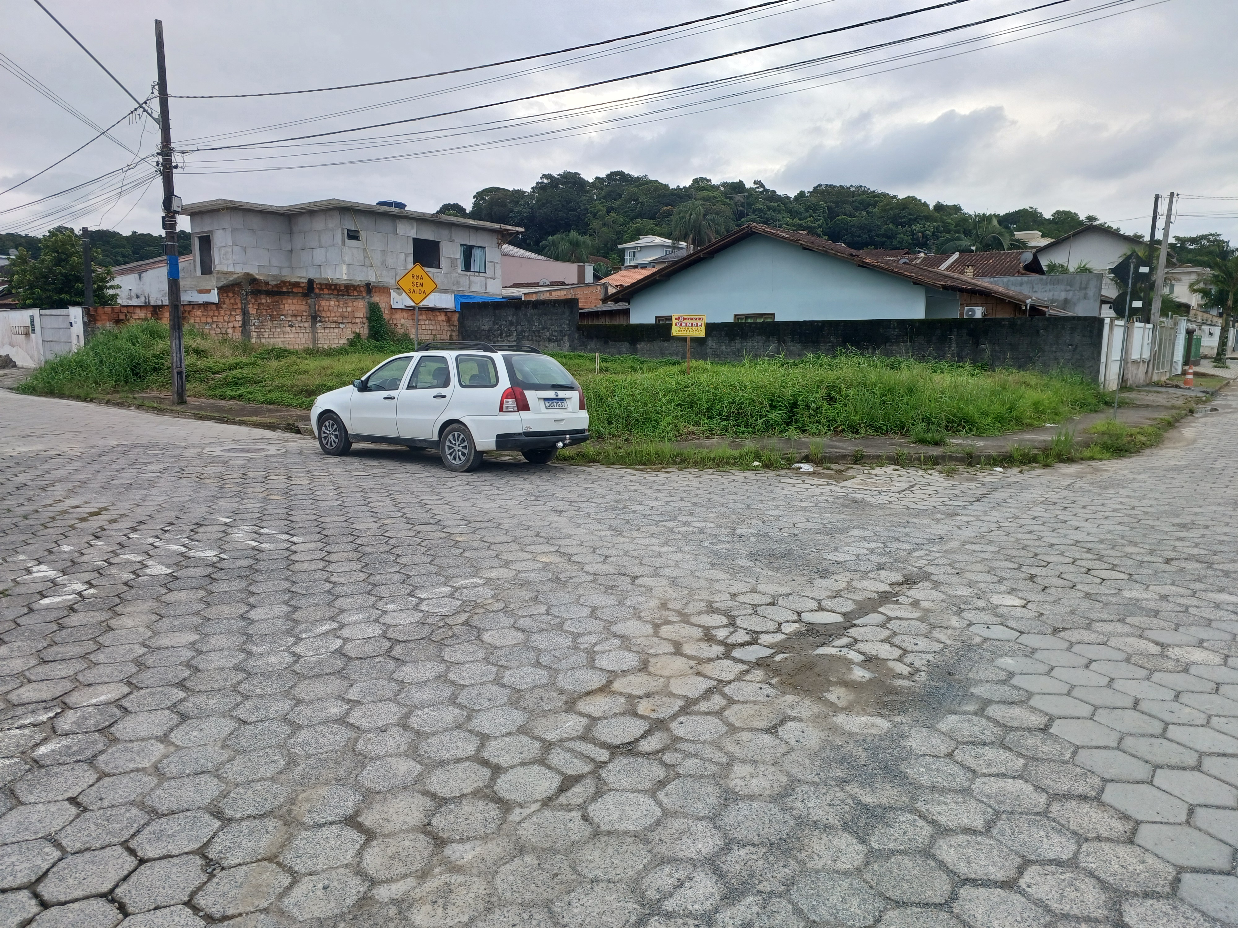 TERRENO DE ESQUINA - RUAS PAVIMENTADAS
