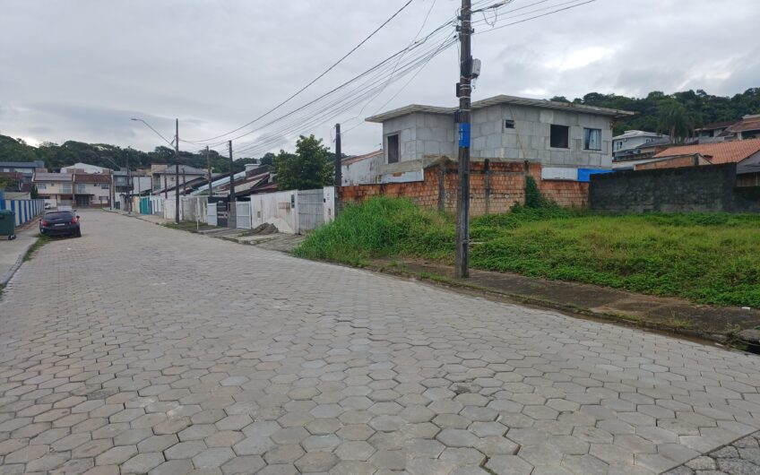 TERRENO DE ESQUINA – RUAS PAVIMENTADAS