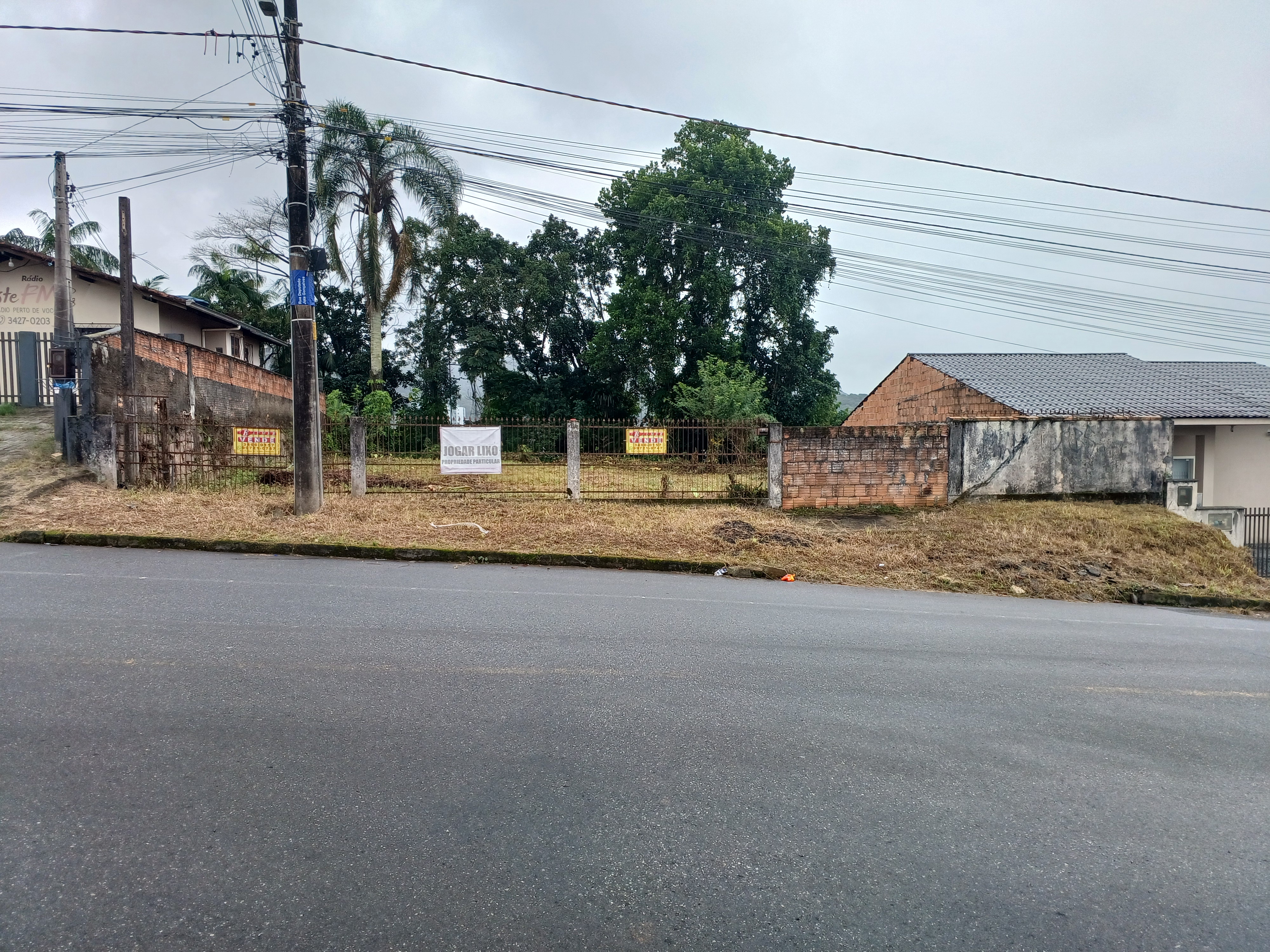 TERRENO - BAIRRO IRIRIÚ = 611 METROS QUADRADOS