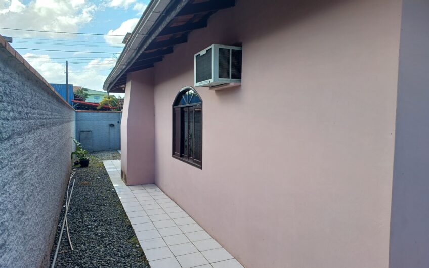 RESIDÊNCIA DESOCUPADA – Bairro Jarivatuba