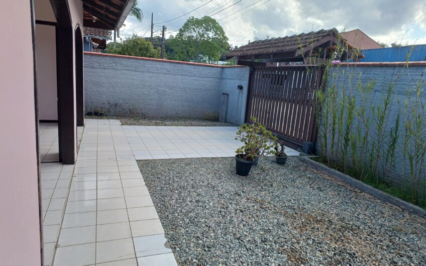 ÓTIMA RESIDÊNCIA / ESQUINA- DESOCUPADA