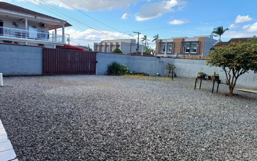 ÓTIMA RESIDÊNCIA / ESQUINA- DESOCUPADA