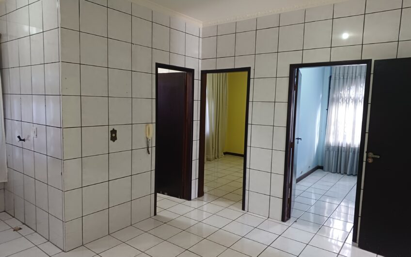 ÓTIMA RESIDÊNCIA / ESQUINA- DESOCUPADA