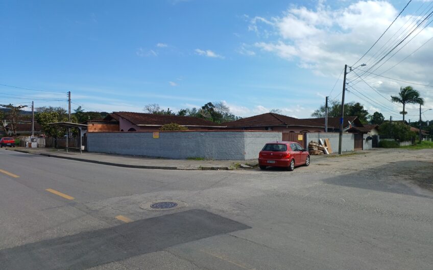 ÓTIMA RESIDÊNCIA / ESQUINA- DESOCUPADA