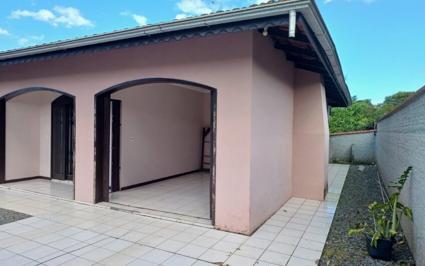 ÓTIMA RESIDÊNCIA / ESQUINA- DESOCUPADA