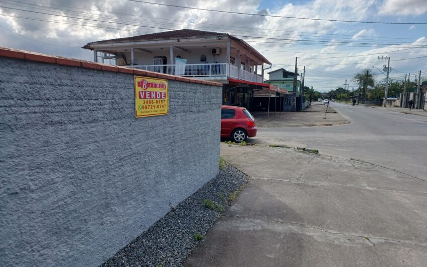 ÓTIMA RESIDÊNCIA / ESQUINA- DESOCUPADA