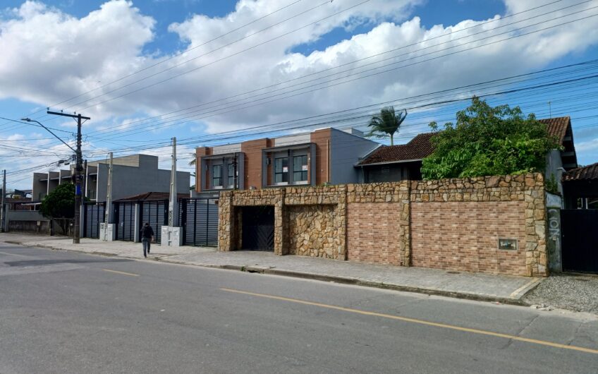 ÓTIMA RESIDÊNCIA / ESQUINA- DESOCUPADA